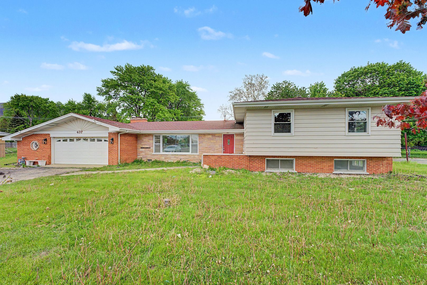 437 N MEACHAM Road — Schaumburg, IL 60173