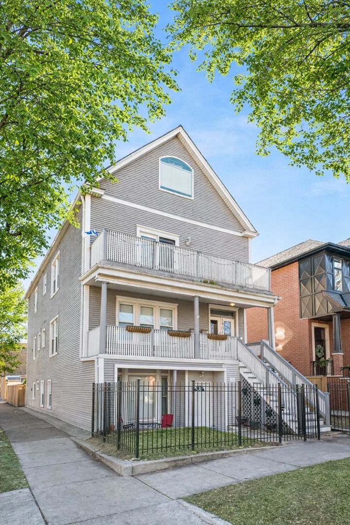 1901 Fletcher Street, Chicago, IL 60657