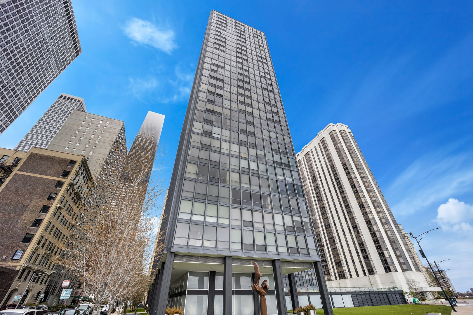 900 Lake Shore Drive — Chicago, IL 60611