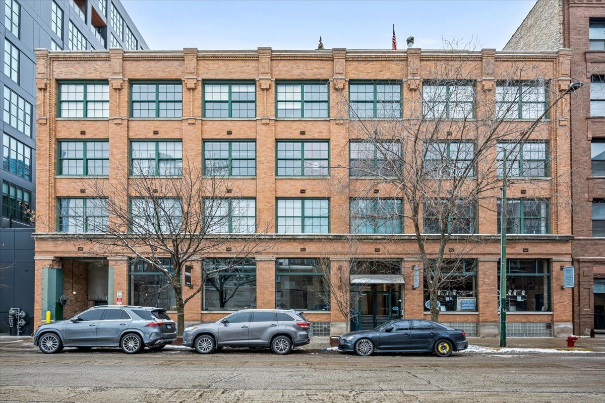 110 N Peoria Street #205 — Chicago, IL 60607