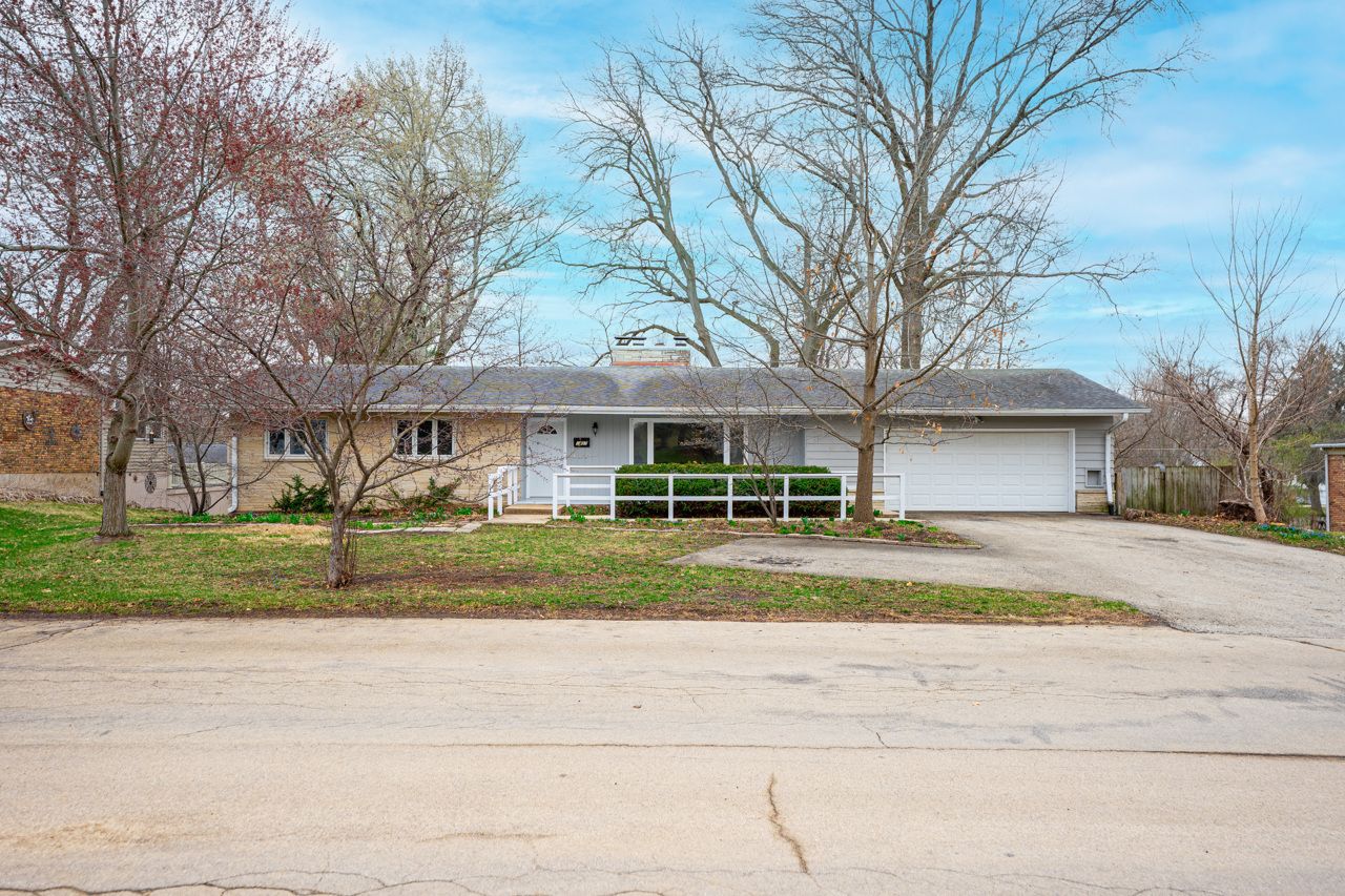 1407 Bolkinwood Drive — Freeport, IL 61032
