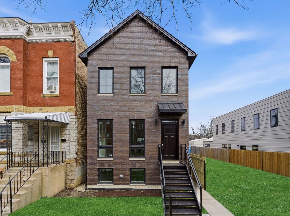 2832 WILCOX Street, Chicago, IL 60612