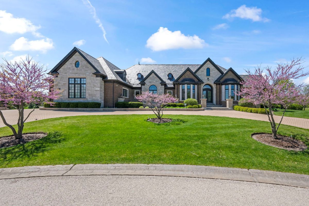 23 Enclave Court, South Barrington, IL 60010