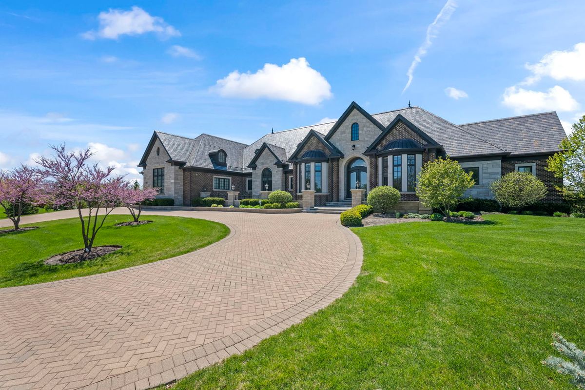 23 Enclave Court, South Barrington, IL 60010