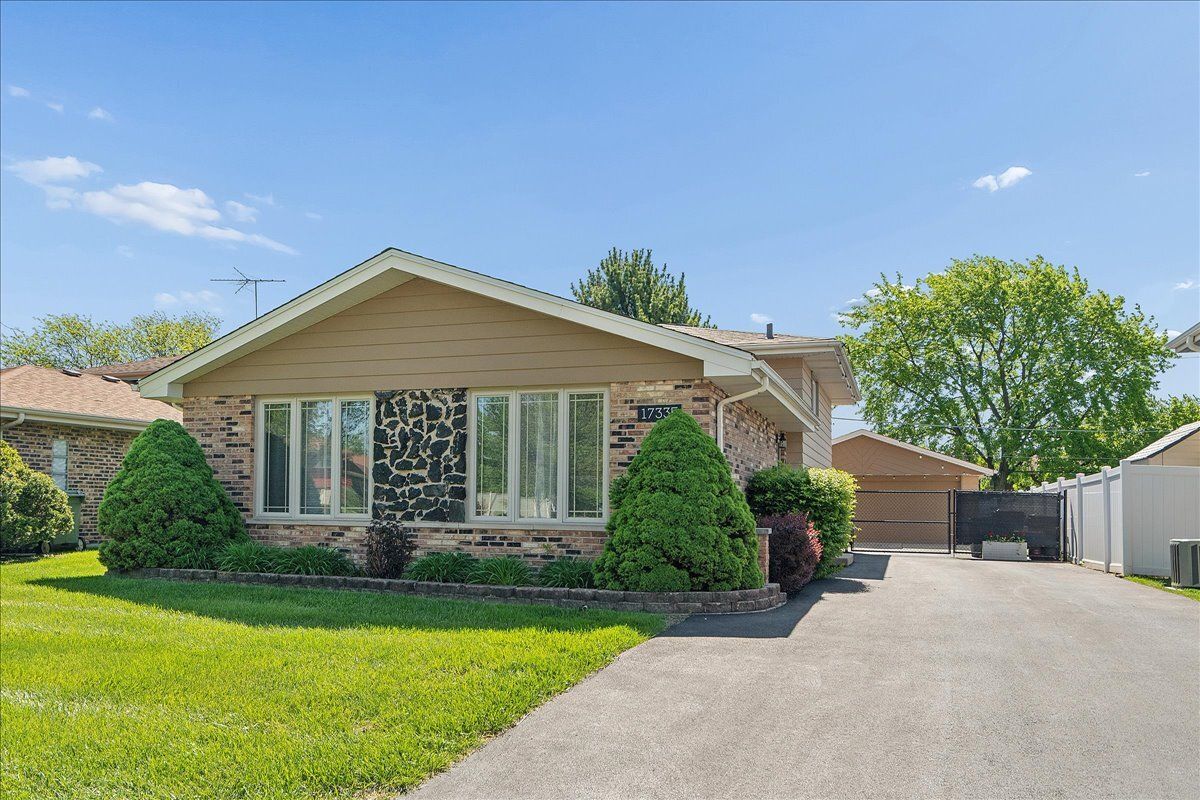 17335 Overhill Avenue, Tinley Park, IL 60477