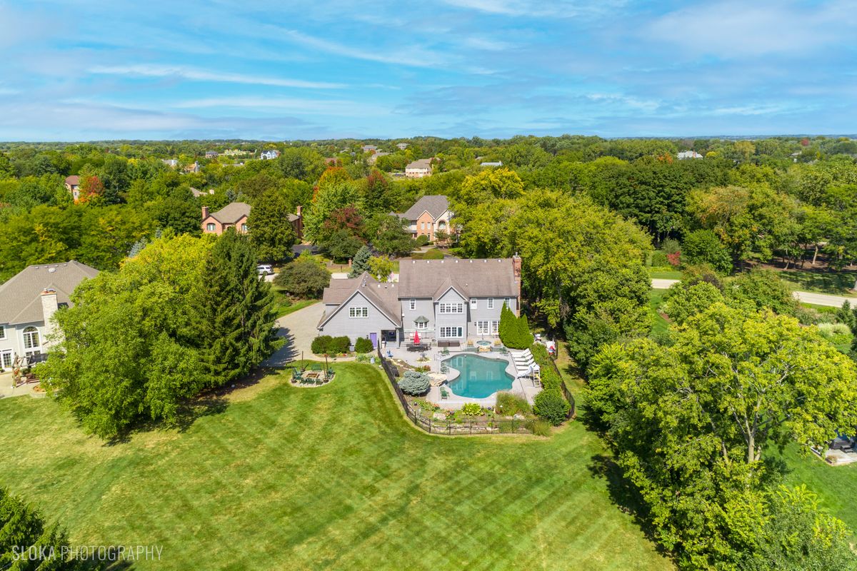 15 Mulberry Drive, Hawthorn Woods, IL 60047