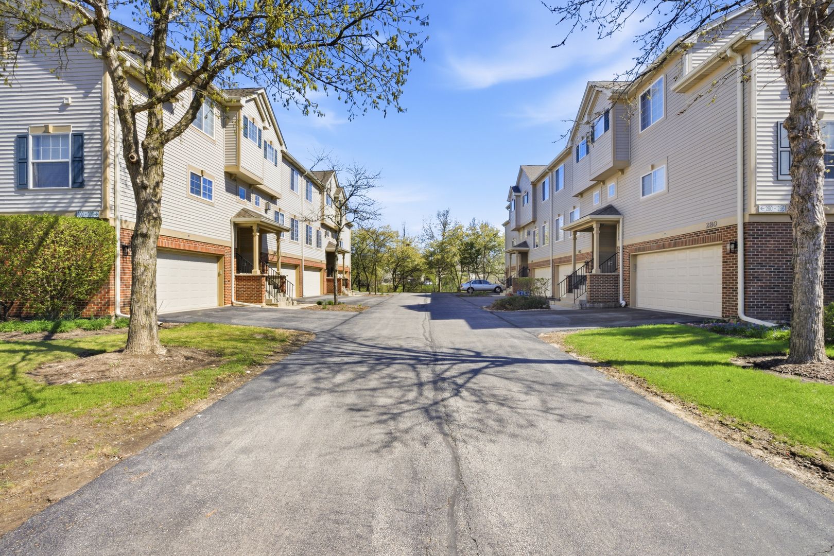 304 Monarch Drive — Streamwood, IL 60107