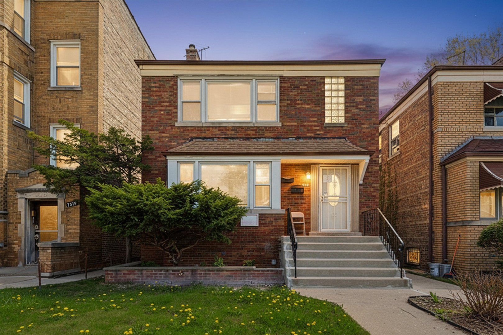 7321 S Rockwell Street — Chicago, IL 60629