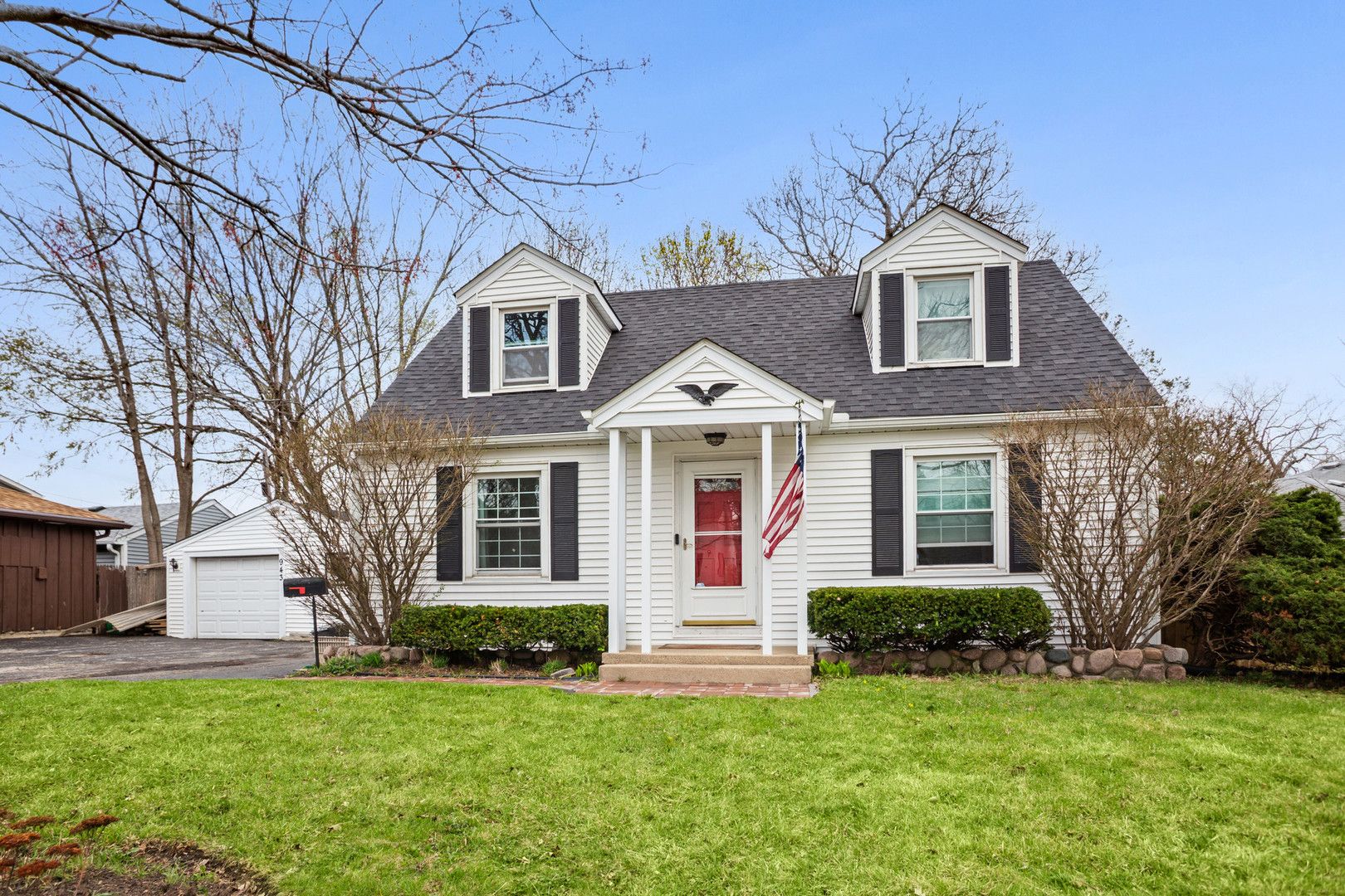 943 LILAC Lane — Highland Park, IL 60035