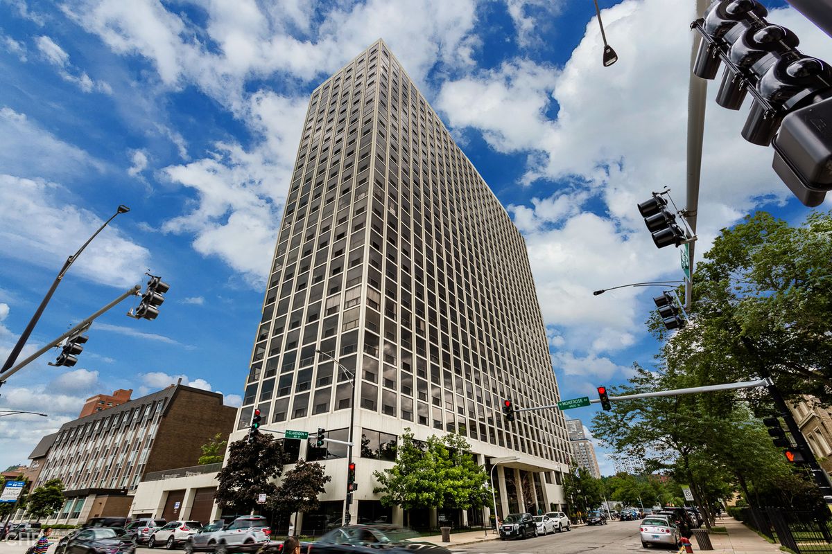 4343 Clarendon Avenue, Chicago, IL 60613