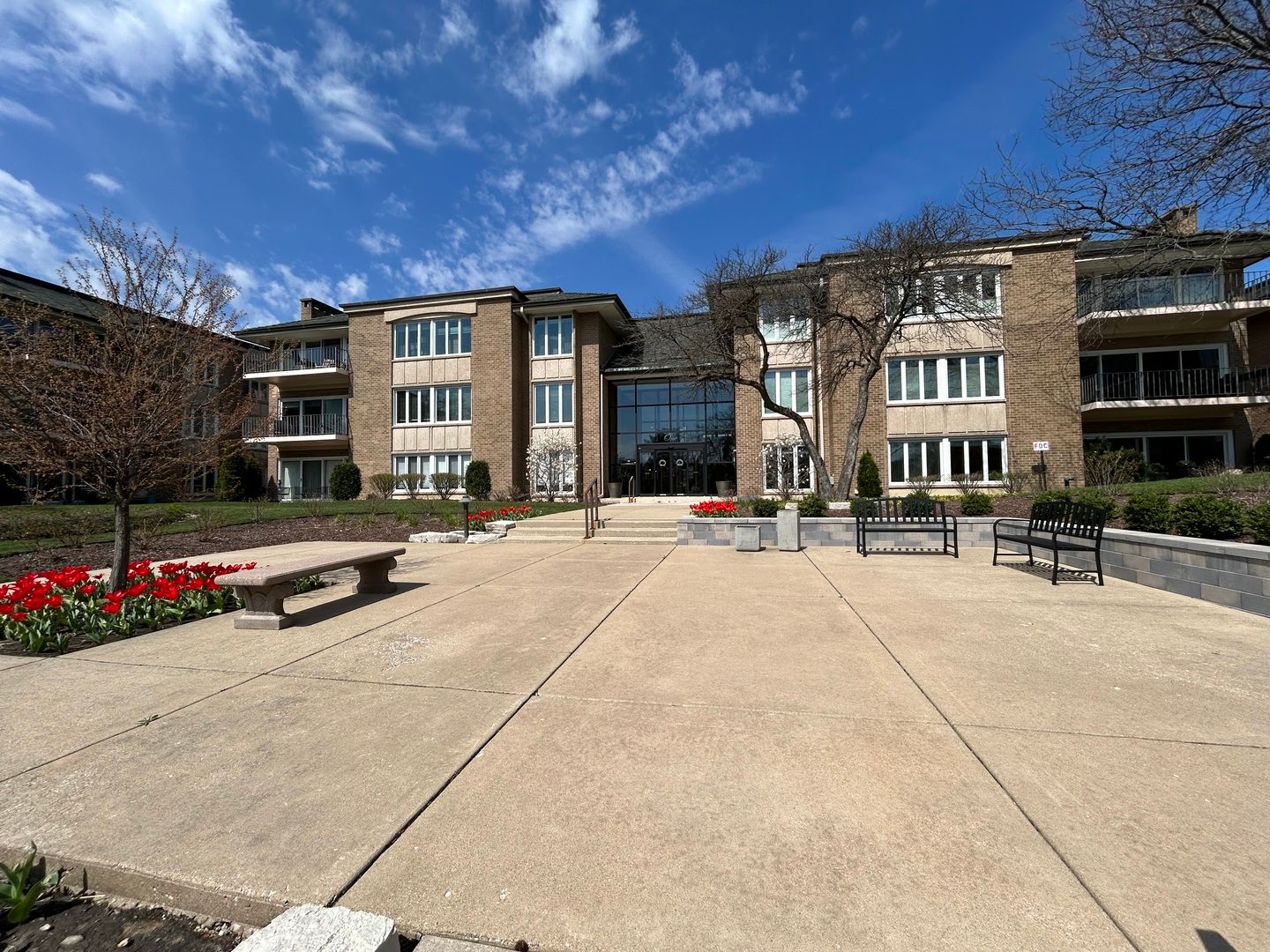 1 Oak Brook Club Drive #A105 — Oak Brook, IL 60523