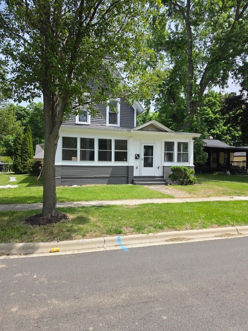118 N Washington Street — Carpentersville, IL 60110