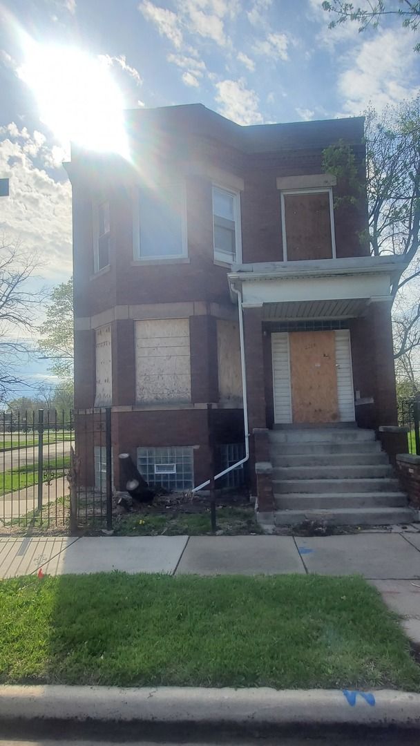 5258 Emerald Avenue — Chicago, IL 60609