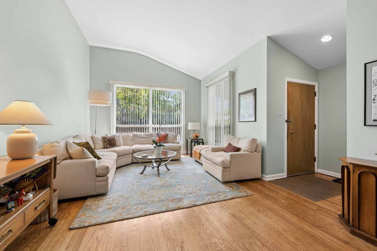 334 Southgate Drive, Northbrook, IL 60062