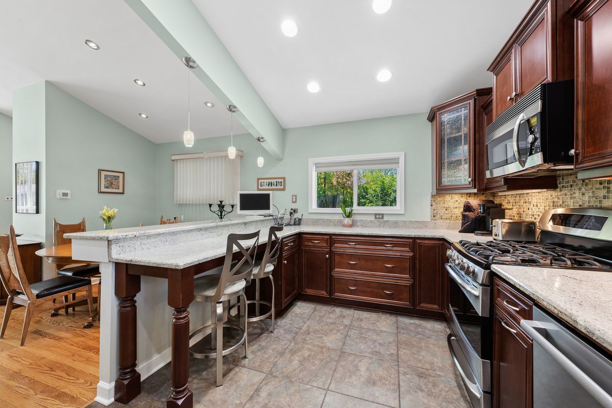 334 Southgate Drive, Northbrook, IL 60062