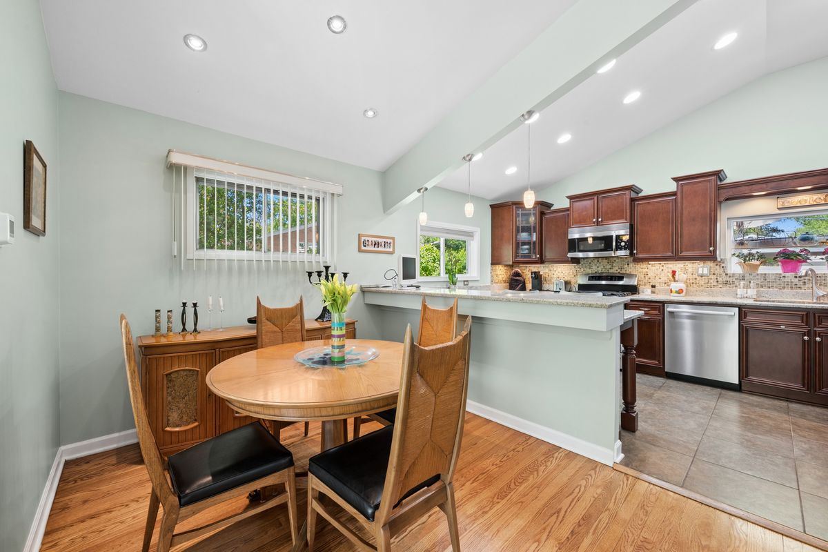 334 Southgate Drive, Northbrook, IL 60062