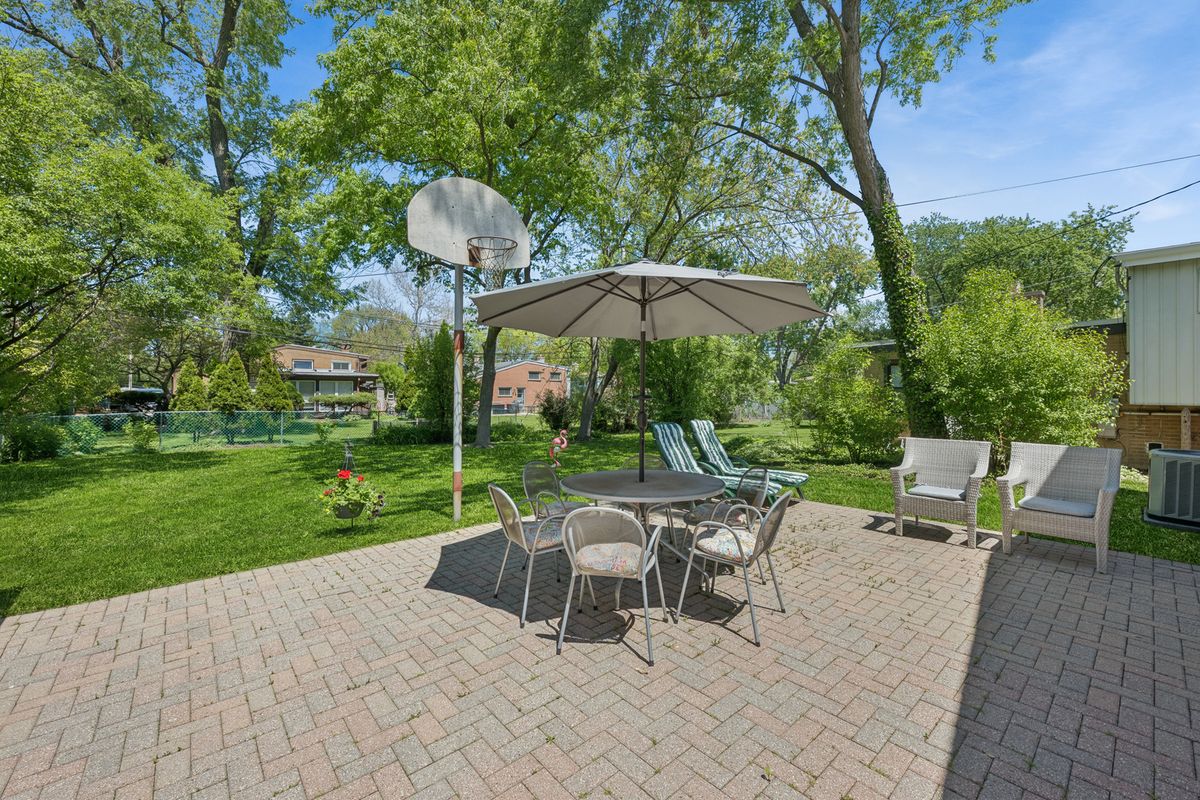 334 Southgate Drive, Northbrook, IL 60062