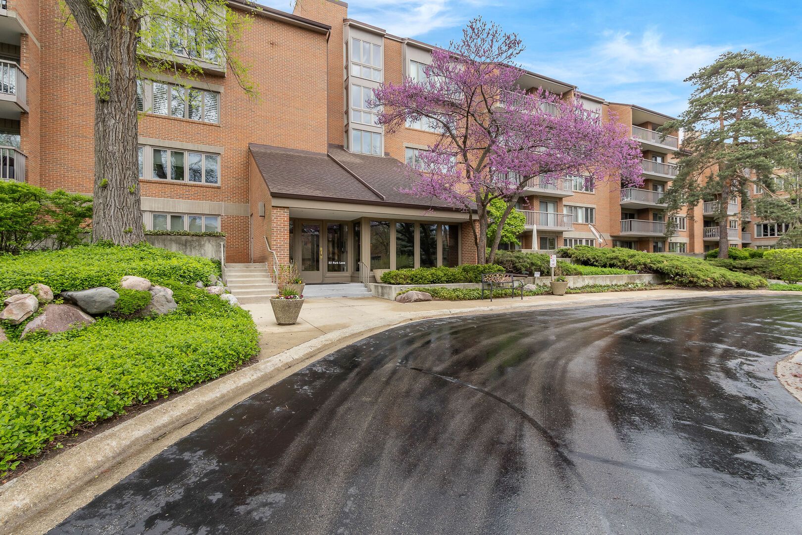 22 Park Lane #404 — Park Ridge, IL 60068