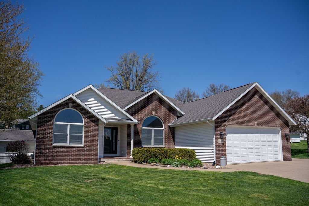 802 Grant Court — Maquoketa, IA 52060