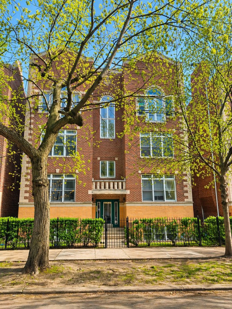 4237 Kenmore Avenue, Chicago, IL 60613