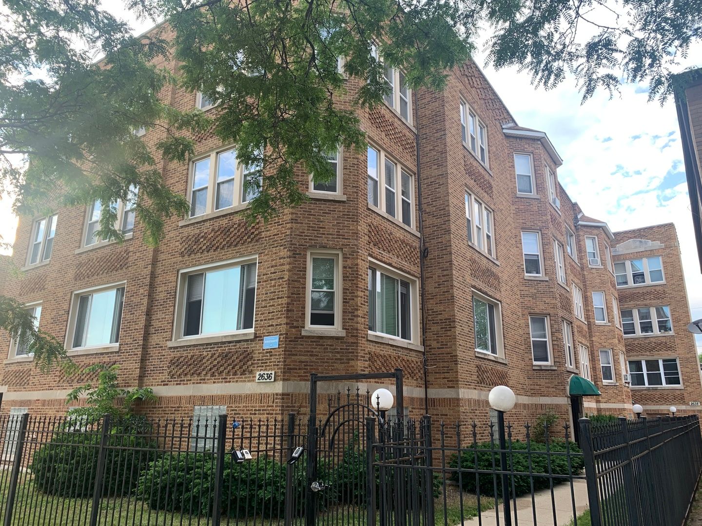 2638 Summerdale Avenue — Chicago, IL 60625