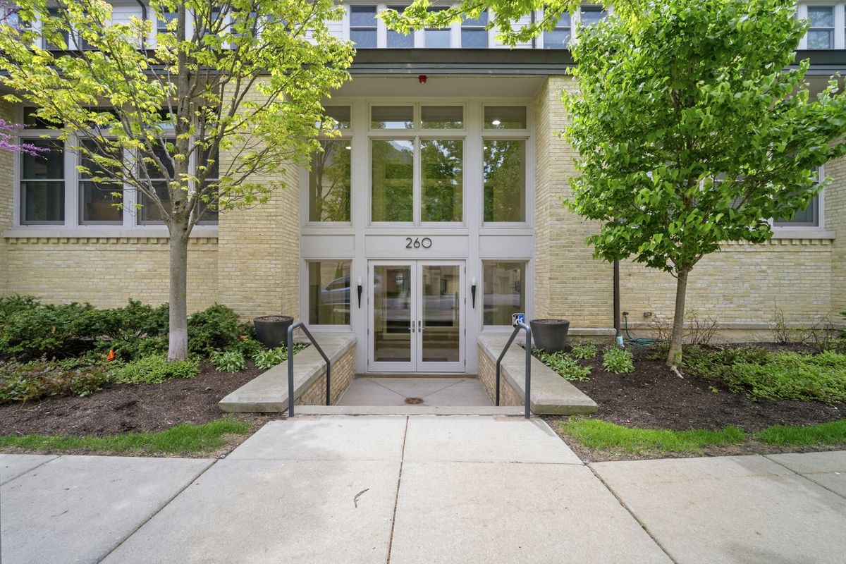 260 Whistler Road, Highland Park, IL 60035