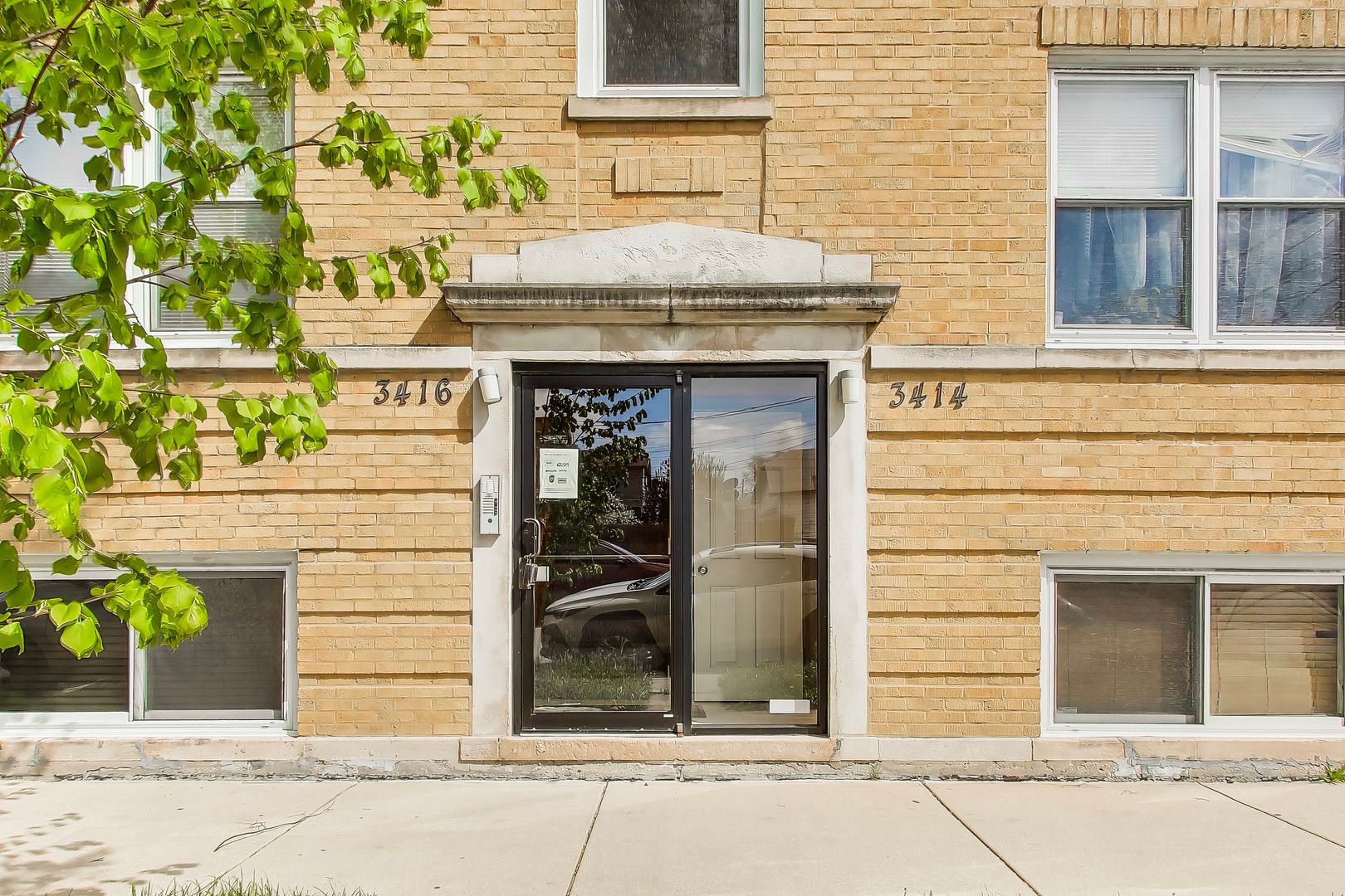 3414 W Cullom Avenue #2 — Chicago, IL 60618