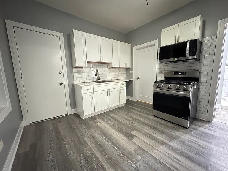 2233 Southport Avenue, Chicago, IL 60614