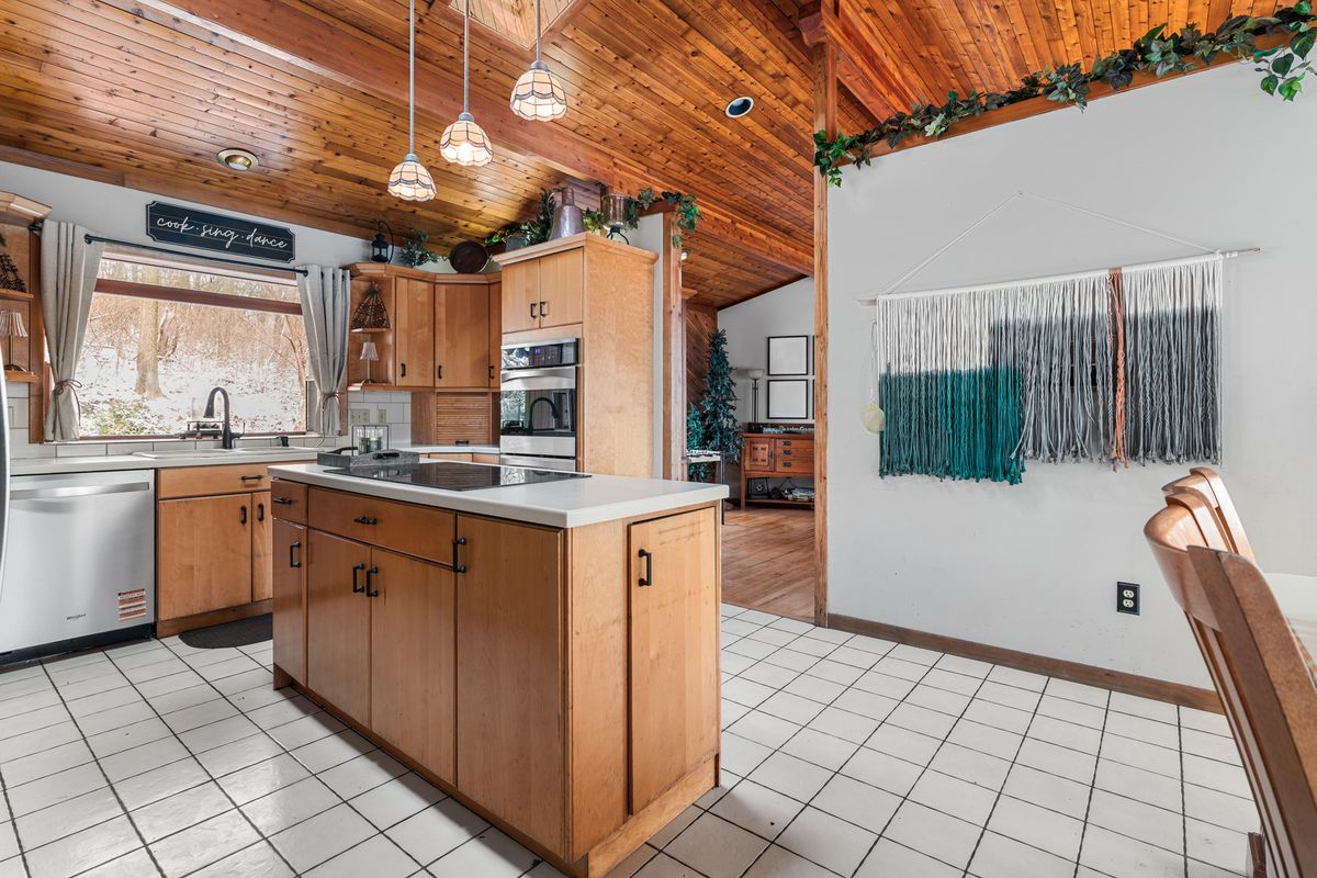 12300 River Road, Plano, IL 60545