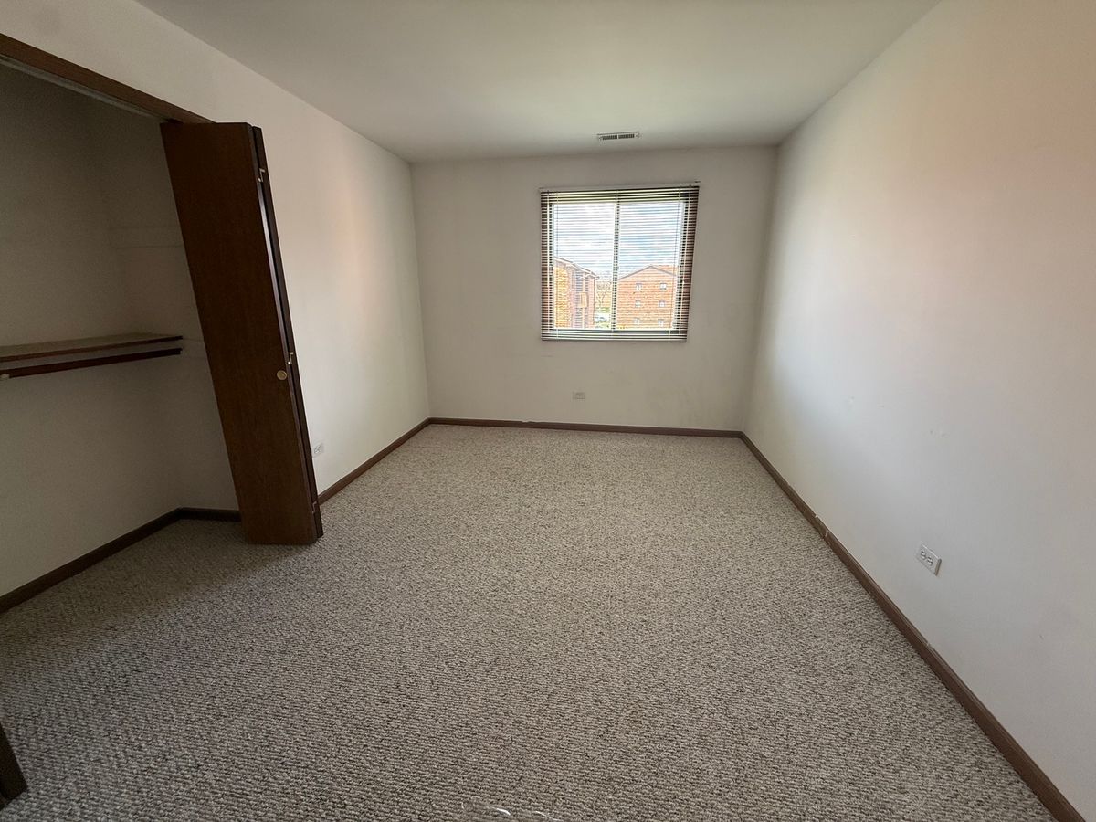 15723 Peggy Lane, Oak Forest, IL 60452