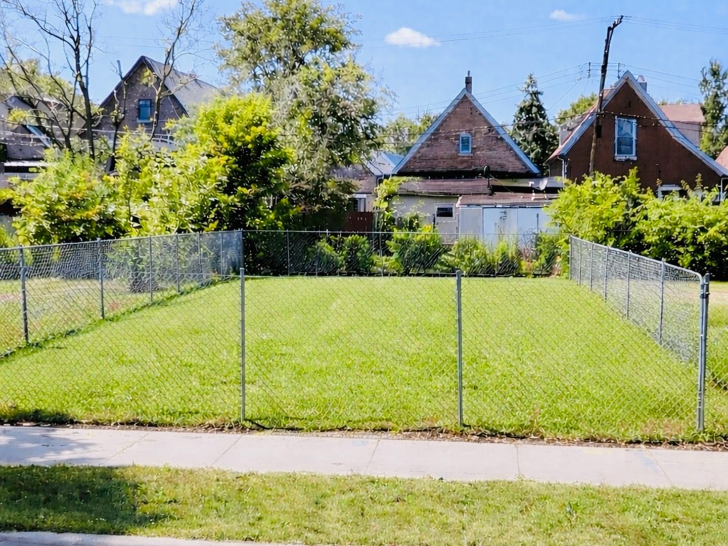 1330 S Oakley Avenue — Chicago, IL 60608