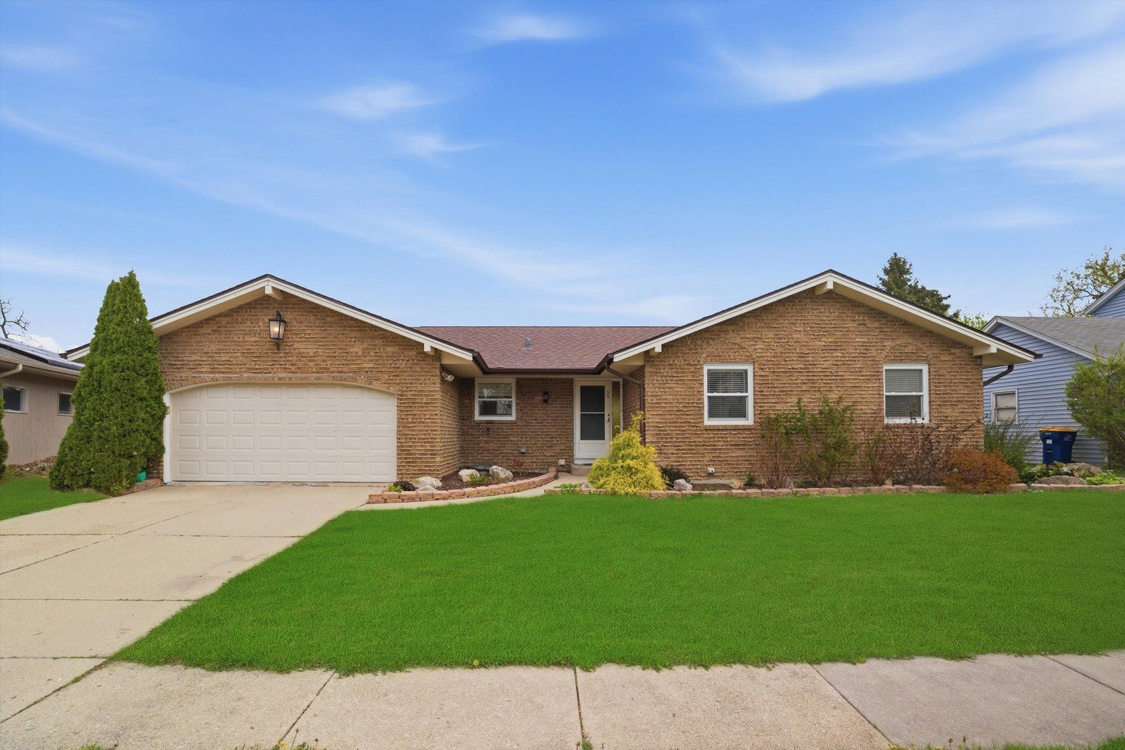 25 Devonshire Circle — Elgin, IL 60123