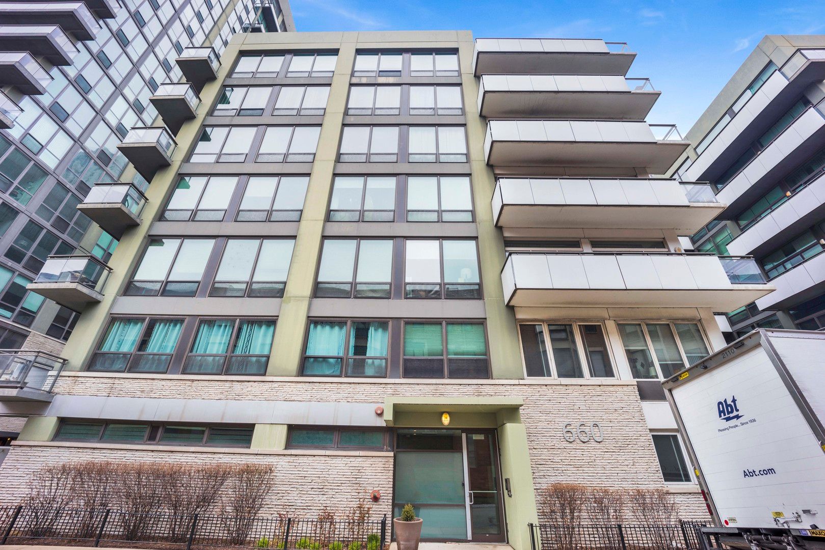 660 W WAYMAN Street #304B — Chicago, IL 60661