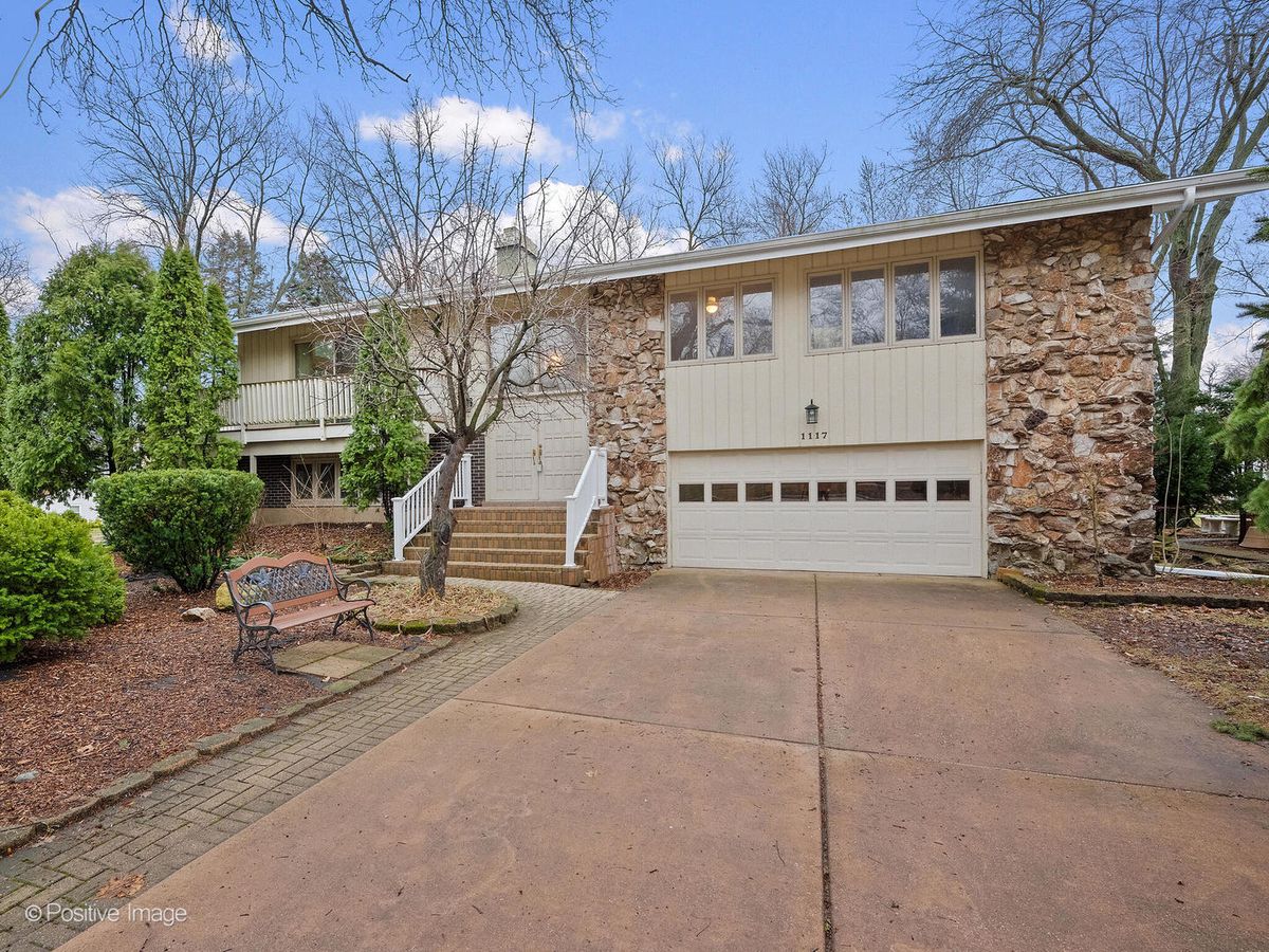 1117 Barberry Court, Downers Grove, IL 60515