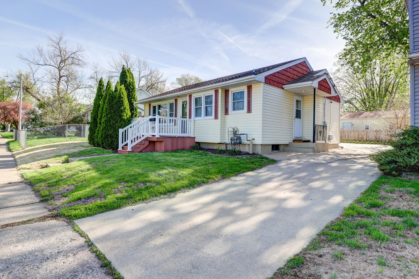 2927 Pershing Boulevard — Clinton, IA 52732