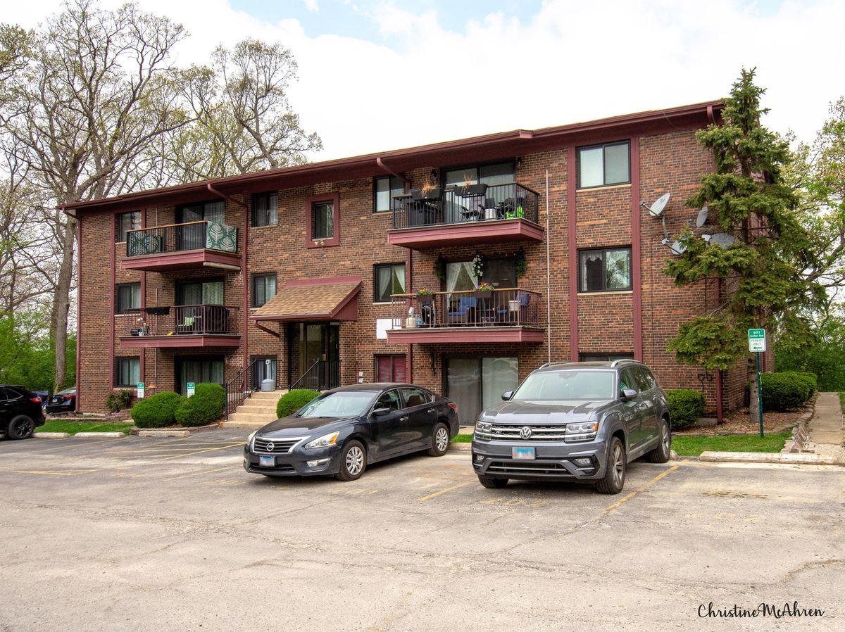 8473 Archer Avenue #204, Willow Springs, IL 60480