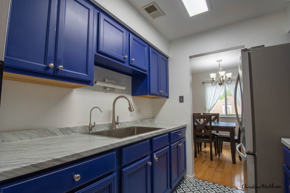 8473 Archer Avenue #204, Willow Springs, IL 60480