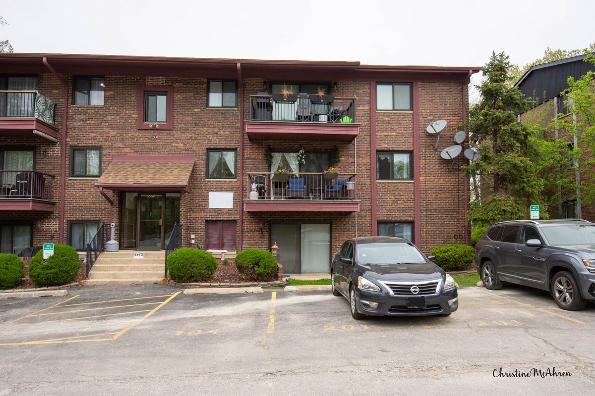 8473 Archer Avenue #204, Willow Springs, IL 60480
