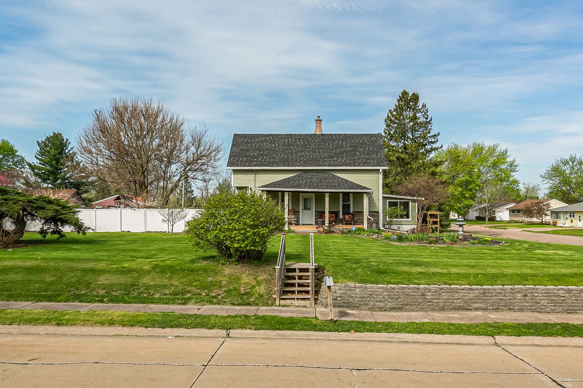2136 Zenith Avenue, Davenport, IA 52804