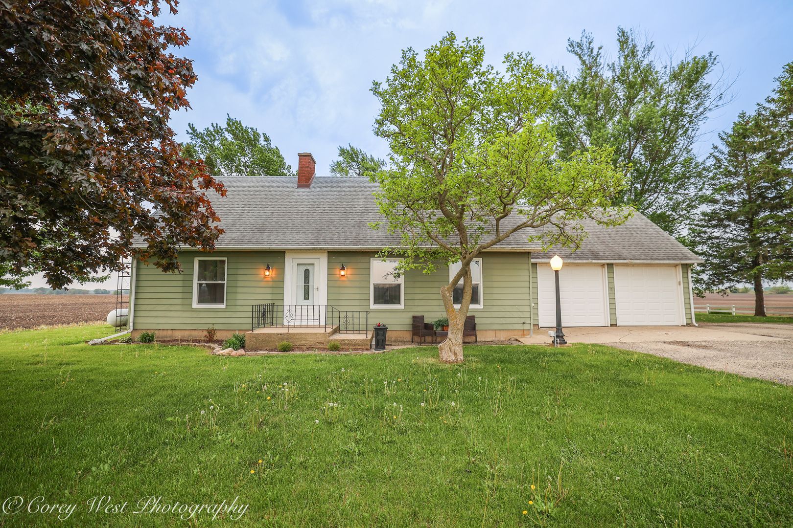 8994 Illinois Route 64 — Sycamore, IL 60178