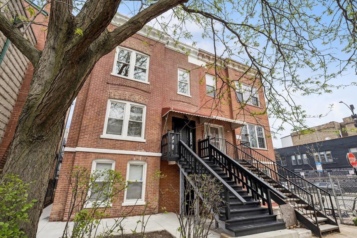 2002 Huron Street, Chicago, IL 60612