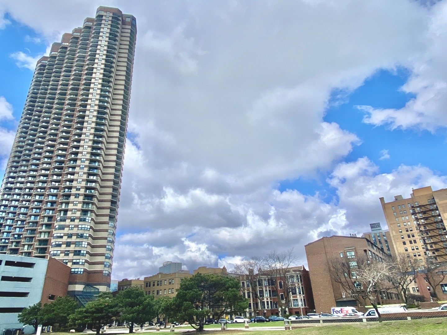 3660 Lake Shore Drive — Chicago, IL 60613