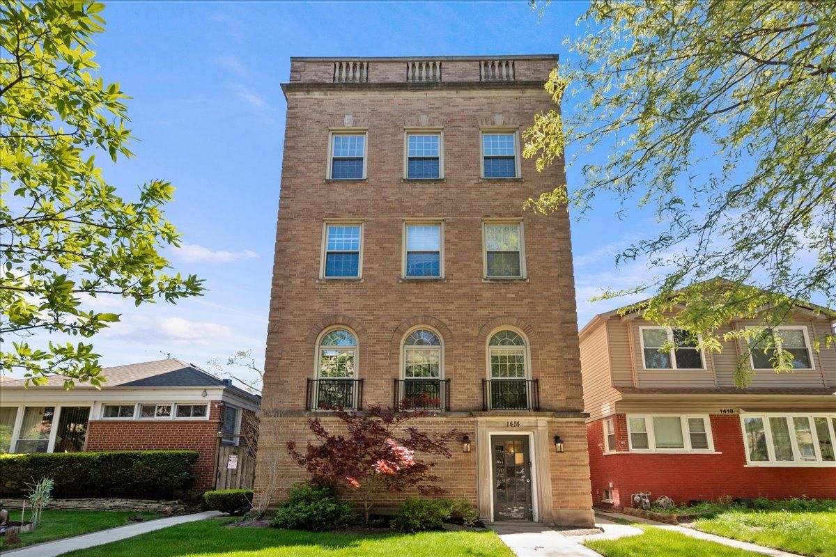 1414 Dobson Street #1 — Evanston, IL 60202