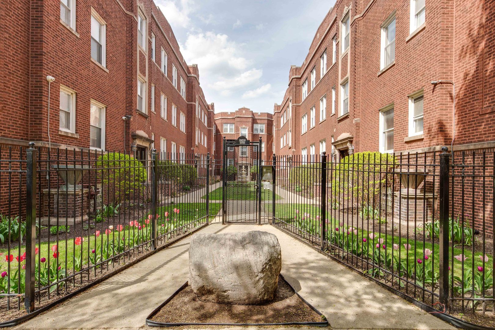 1348 W Estes Avenue #3N — Chicago, IL 60626