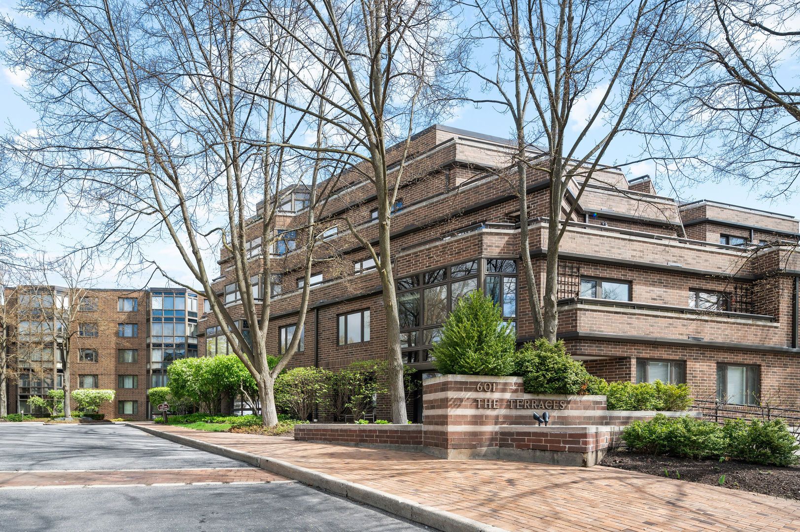 601 Mulberry Place #3B — Highland Park, IL 60035
