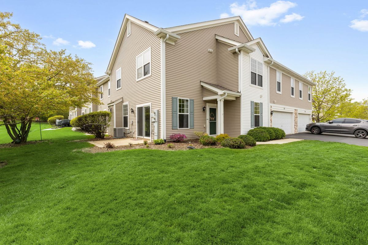 77 Johnson Court, North Aurora, IL 60542