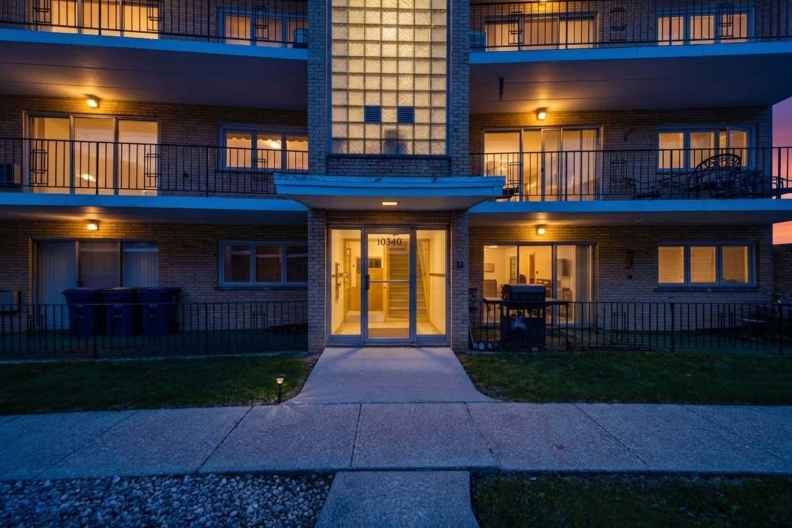 10340 S Pulaski Road #103 — Oak Lawn, IL 60453