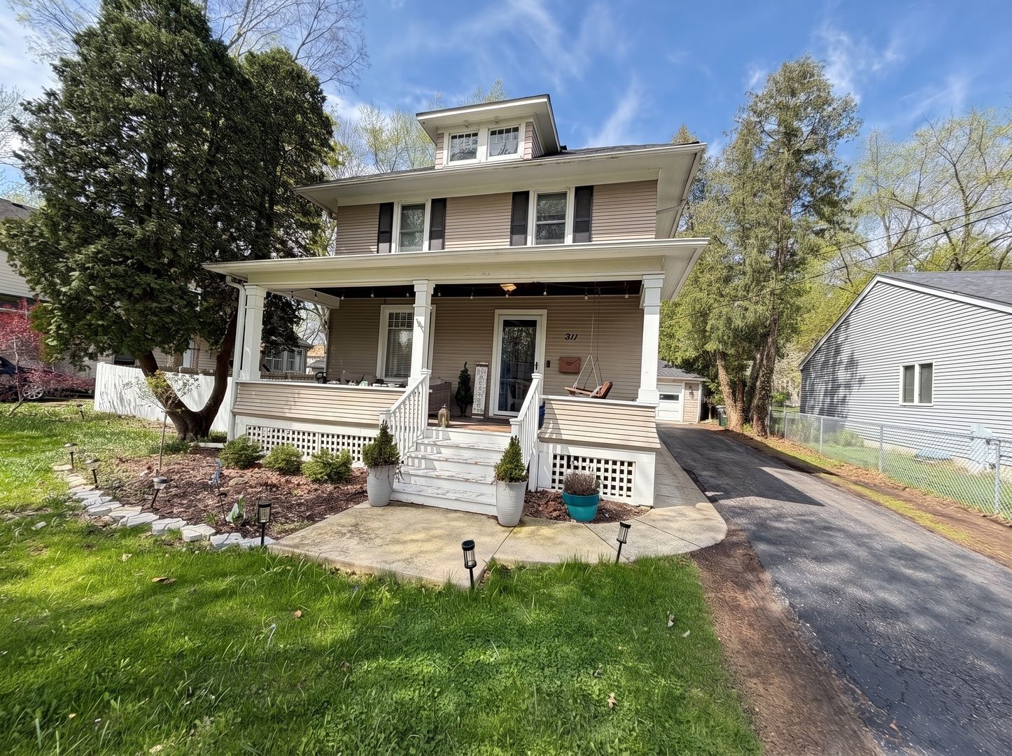211 N Batavia Avenue — Batavia, IL 60510