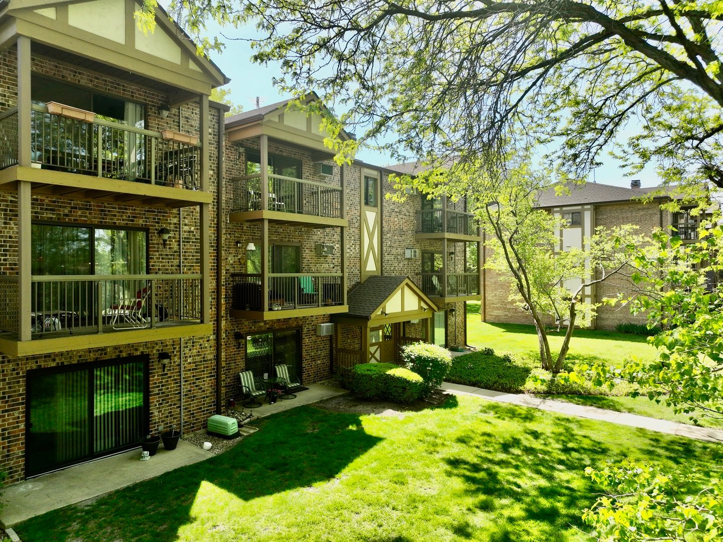 811 S Dwyer Avenue #E — Arlington Heights, IL 60005