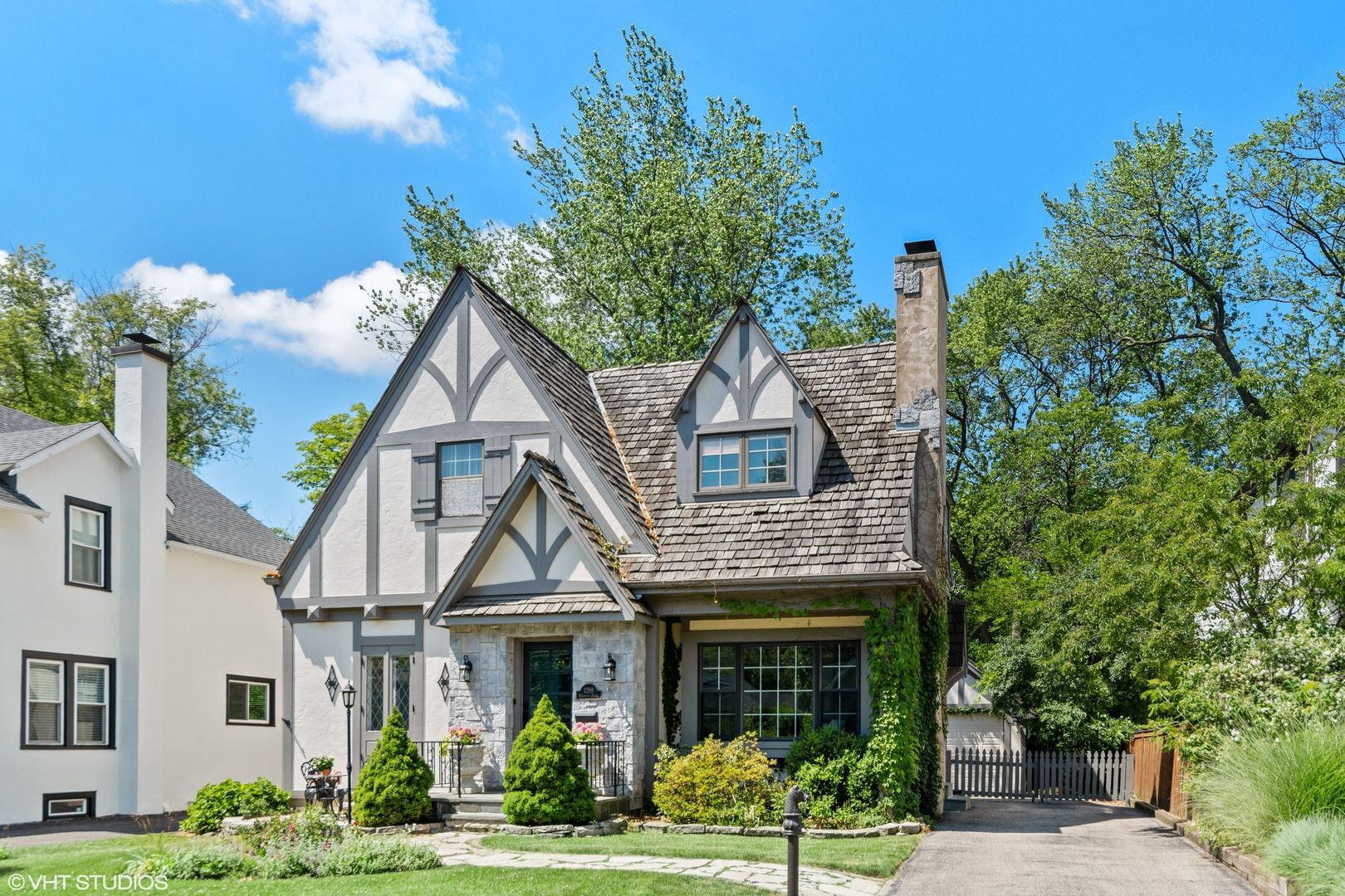 1288 Ridgewood Drive — Highland Park, IL 60035